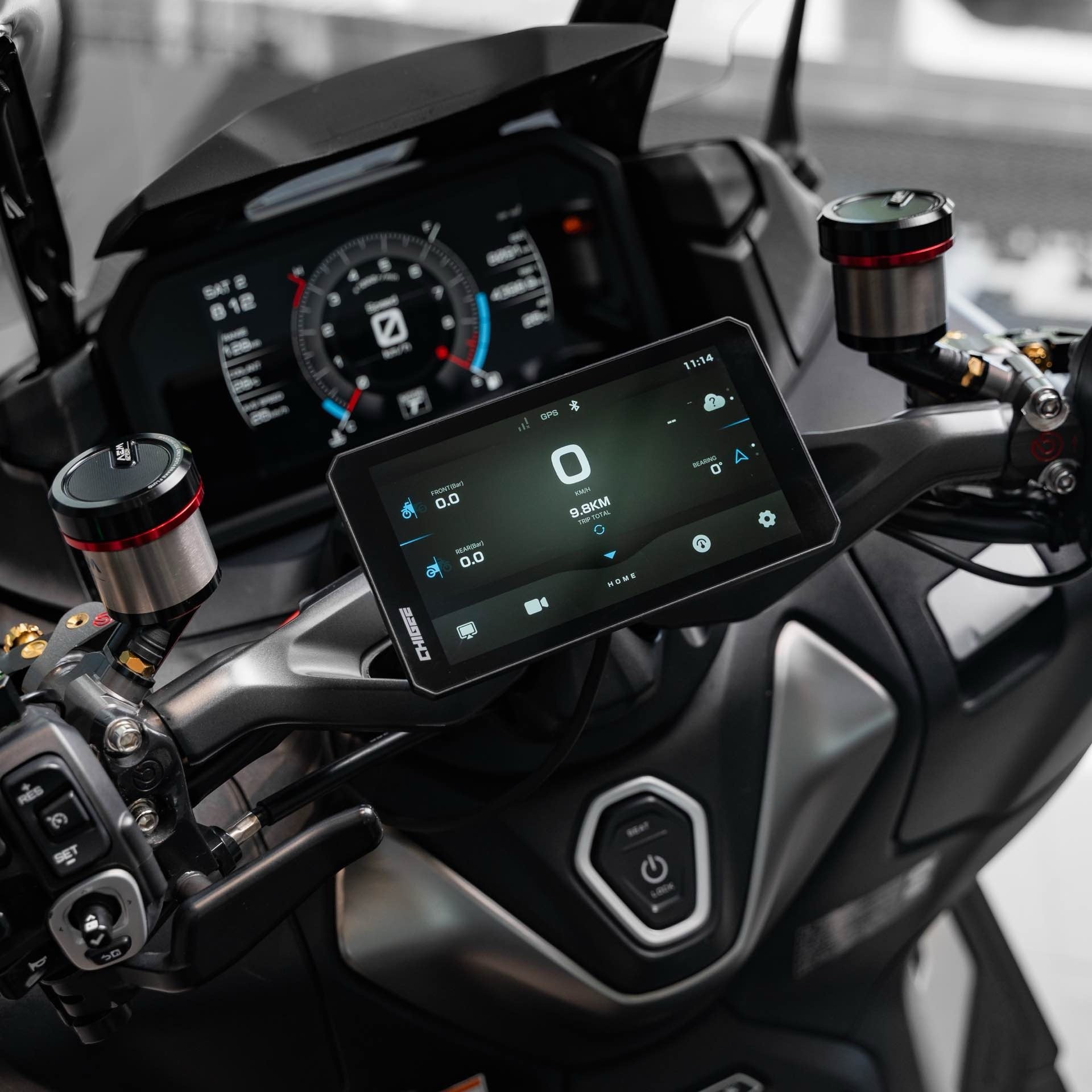 chigee-add-on-yamaha-tmax560-halterung-edelstahl-display image 3