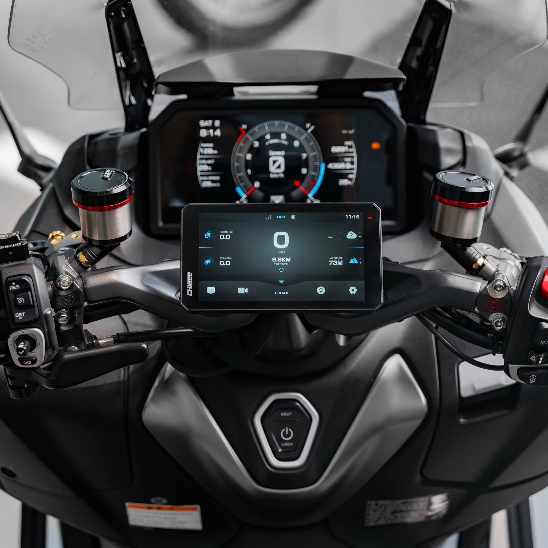 chigee-add-on-yamaha-tmax560-halterung-edelstahl-display image 4