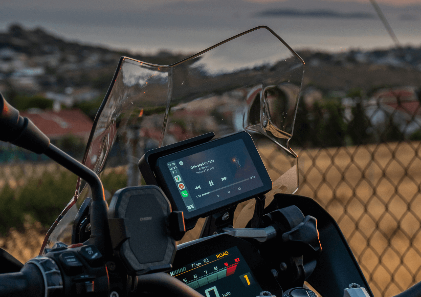 chigee-aio-5-play-bmw-motorrad-display-5-zoll-mit-gps-prep-kit image 3